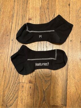 Feetures! Women's Low-Cut Black Performance Socks